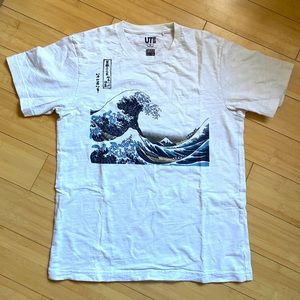UNIQLO HOKUSAI WAVE TEE